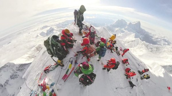 配资排行网 124万元氙气疗法，无高反、4天18小时登珠峰顶