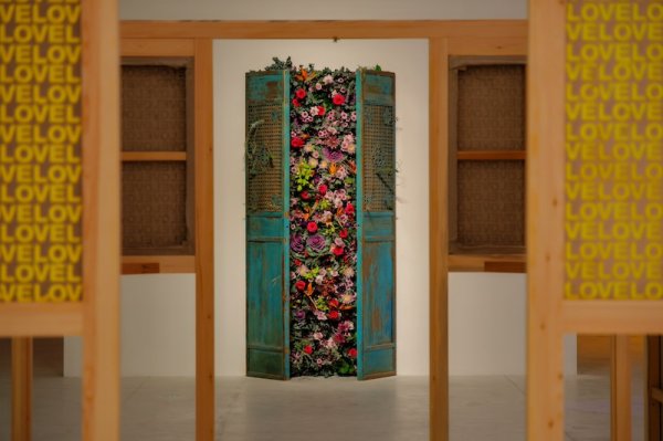 从艾敬个展到成都双年展，当代艺术如何“走向”大众？