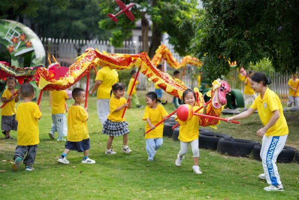 日本民众集会抗议政府解禁武器出口