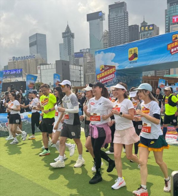 香港马拉松：林志玲秀完美身材，吕良伟年轻到不敢认，黄宗泽大变样