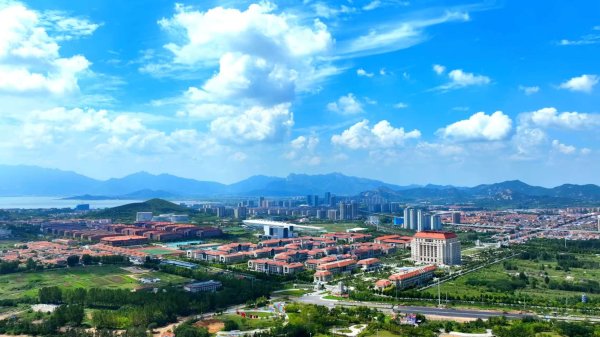 青岛: 一廊筑创新脊梁 一湾育康养福地